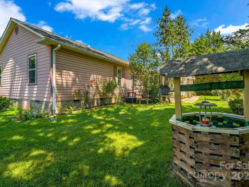 40 Collins Road, Marshall, NC 28753.  MLS# CAR4283307, YatesRealty ID 30745. 