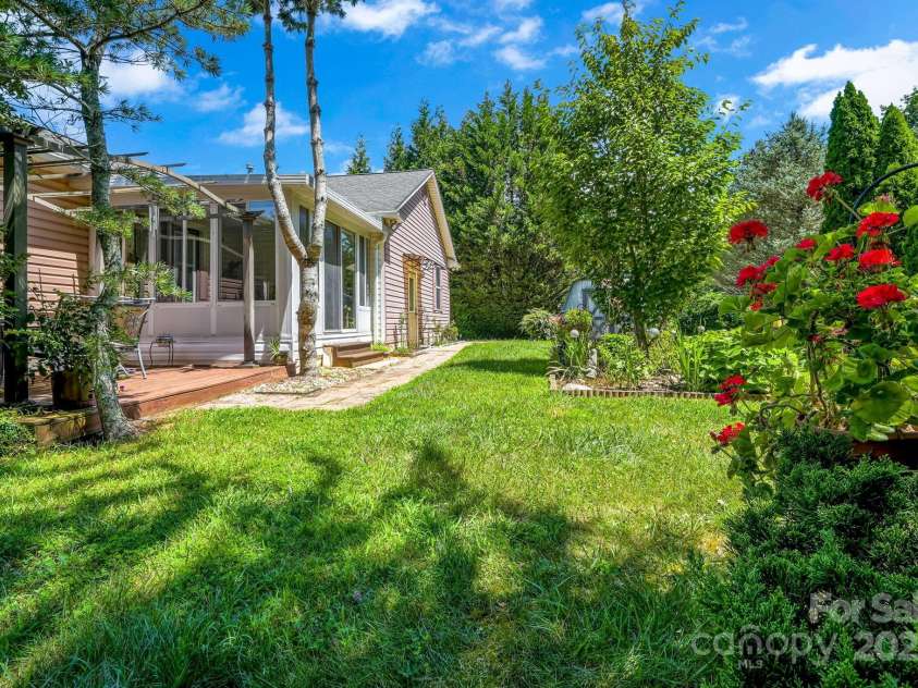 40 Collins Road, Marshall, NC 28753.  MLS# CAR4283307, YatesRealty ID 30745. 