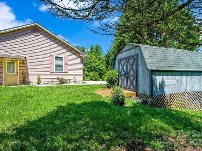 40 Collins Road, Marshall, NC 28753.  MLS# CAR4283307, YatesRealty ID 30745. 