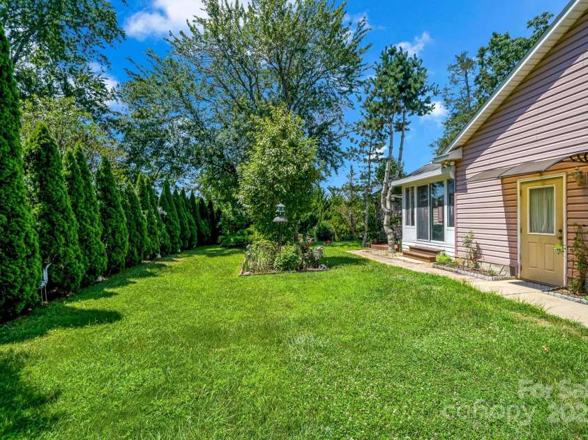 40 Collins Road, Marshall, NC 28753.  MLS# CAR4283307, YatesRealty ID 30745. 