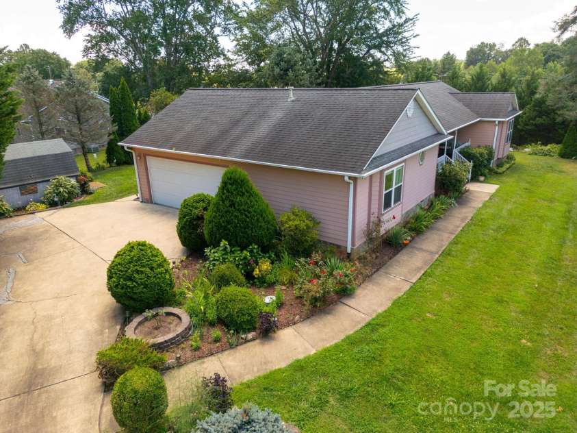 40 Collins Road, Marshall, NC 28753.  MLS# CAR4283307, YatesRealty ID 30745. 