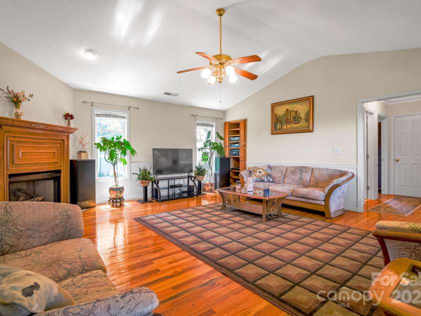 40 Collins Road, Marshall, NC 28753.  MLS# CAR4283307, YatesRealty ID 30745. 