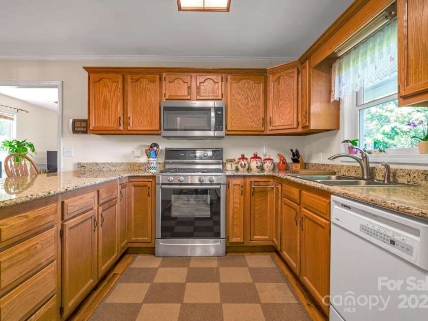 40 Collins Road, Marshall, NC 28753.  MLS# CAR4283307, YatesRealty ID 30745. 