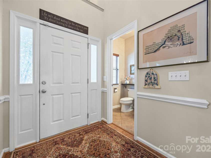 7029 Scuppernong Court, Charlotte, NC 28215.  MLS# CAR4277140, YatesRealty ID 30747. 2 story foyer entry way