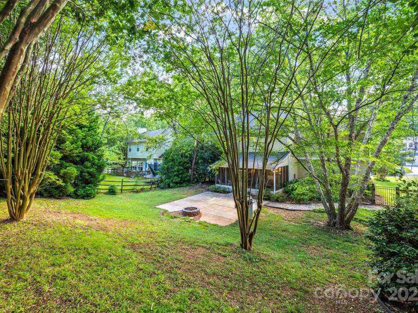 7029 Scuppernong Court, Charlotte, NC 28215.  MLS# CAR4277140, YatesRealty ID 30747. Back Yard