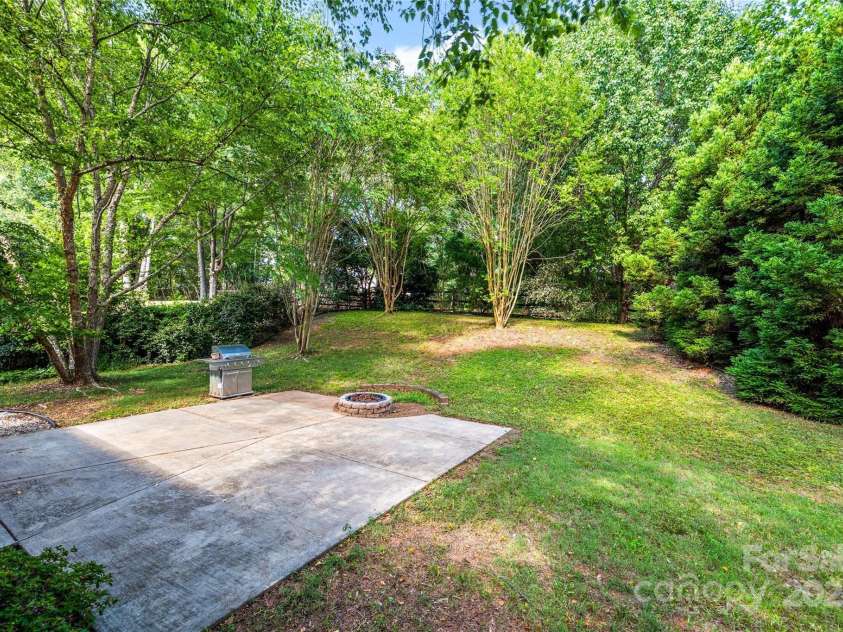 7029 Scuppernong Court, Charlotte, NC 28215.  MLS# CAR4277140, YatesRealty ID 30747. Fenced in Back Yard