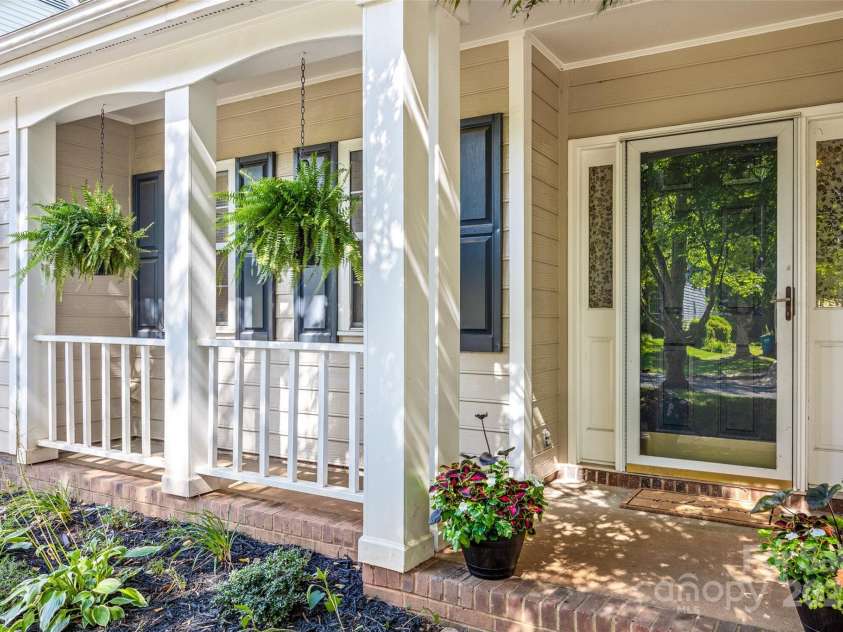 7029 Scuppernong Court, Charlotte, NC 28215.  MLS# CAR4277140, YatesRealty ID 30747. Front Porch Space