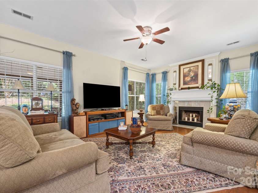 7029 Scuppernong Court, Charlotte, NC 28215.  MLS# CAR4277140, YatesRealty ID 30747. Great Room with Fireplace