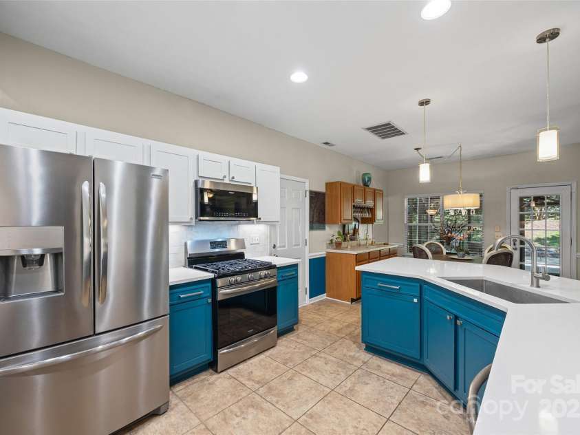 7029 Scuppernong Court, Charlotte, NC 28215.  MLS# CAR4277140, YatesRealty ID 30747. Kitchen
