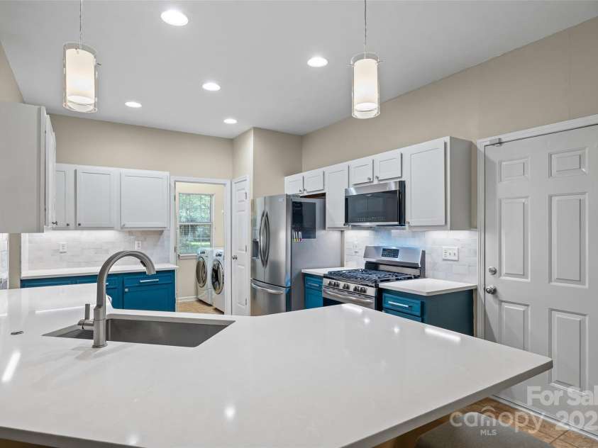 7029 Scuppernong Court, Charlotte, NC 28215.  MLS# CAR4277140, YatesRealty ID 30747. Kitchen