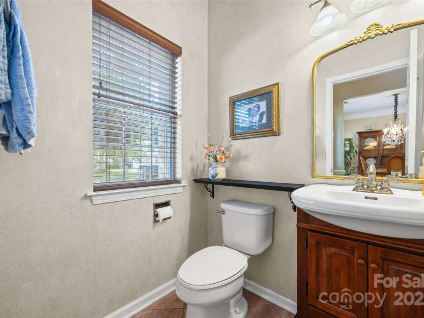 7029 Scuppernong Court, Charlotte, NC 28215.  MLS# CAR4277140, YatesRealty ID 30747. Powder Bathroom