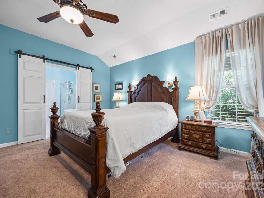 7029 Scuppernong Court, Charlotte, NC 28215.  MLS# CAR4277140, YatesRealty ID 30747. Primary Bedroom