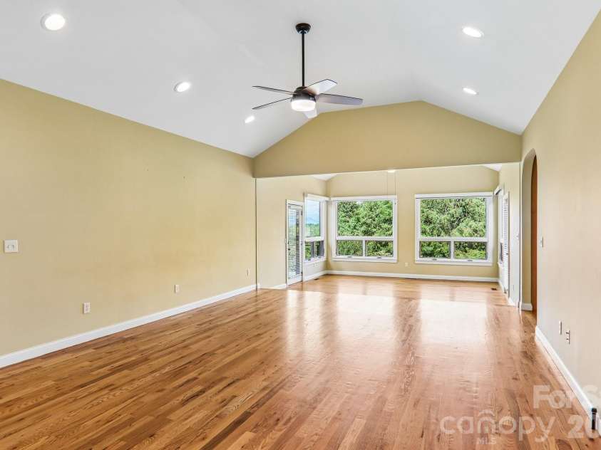 28 Tudor Crescent Court, Hendersonville, NC 28739.  MLS# CAR4412513, YatesRealty ID 30749. 
