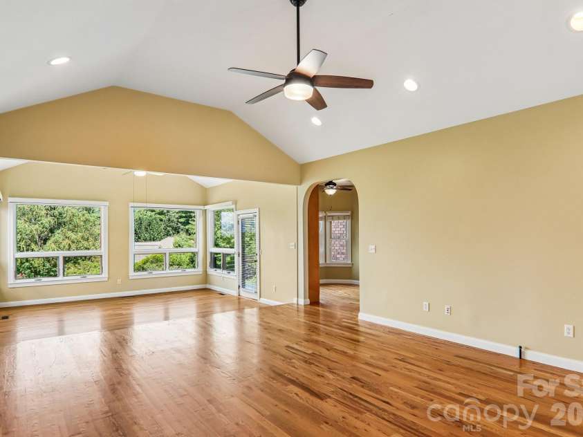 28 Tudor Crescent Court, Hendersonville, NC 28739.  MLS# CAR4412513, YatesRealty ID 30749. 