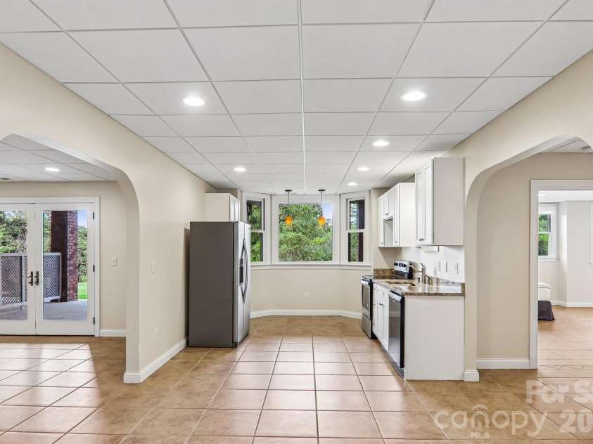 28 Tudor Crescent Court, Hendersonville, NC 28739.  MLS# CAR4412513, YatesRealty ID 30749. 