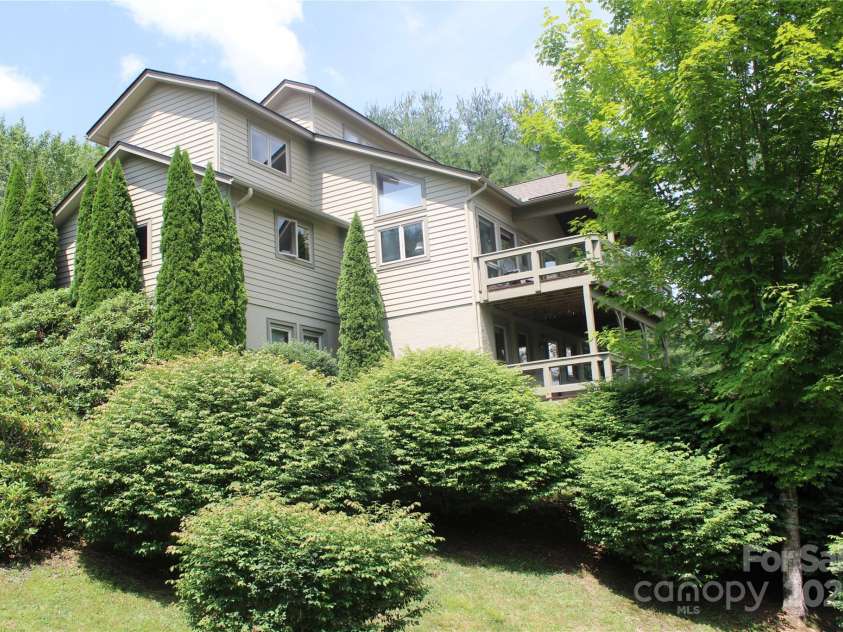 372 Silver Springs Drive, Banner Elk, NC 28604.  MLS# CAR4275590, YatesRealty ID 30750. 