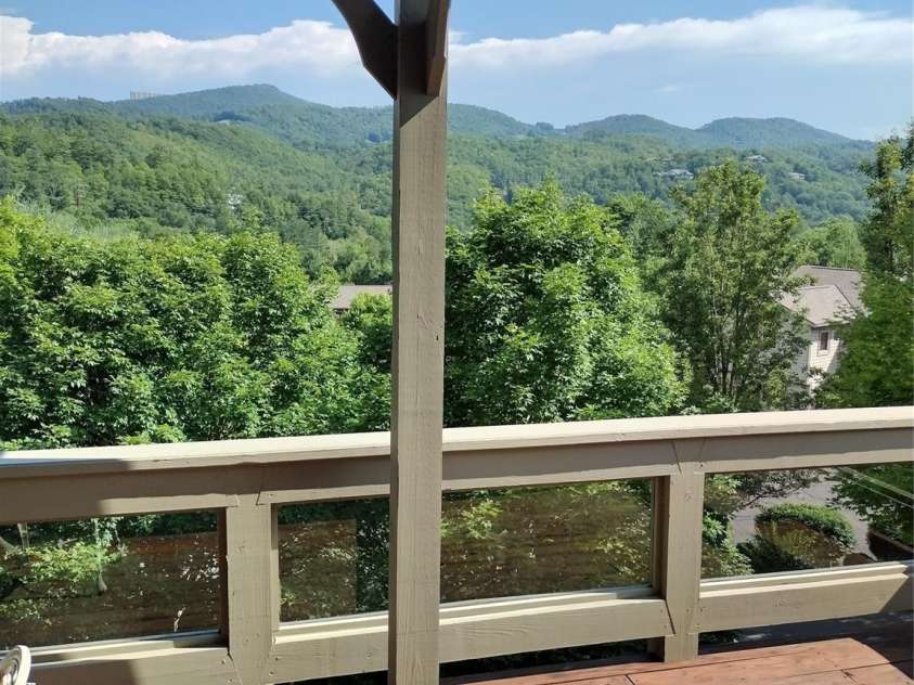 372 Silver Springs Drive, Banner Elk, NC 28604.  MLS# CAR4275590, YatesRealty ID 30750. Main Level Deck