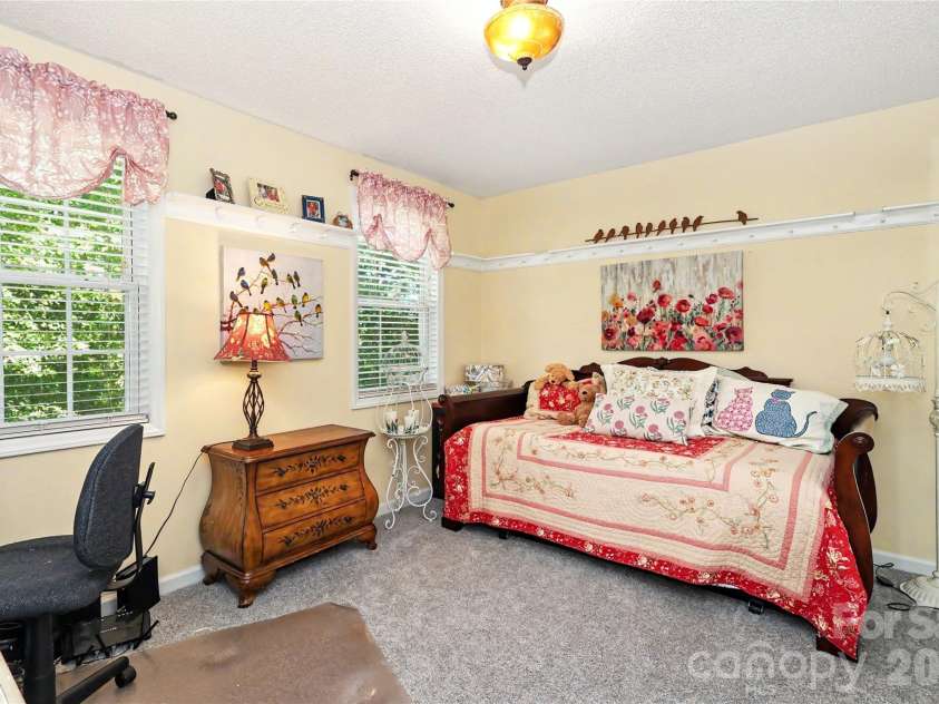 612 17th Avenue Drive, Hickory, NC 28602.  MLS# CAR4403374, YatesRealty ID 30750. 2nd Floor Bedroom