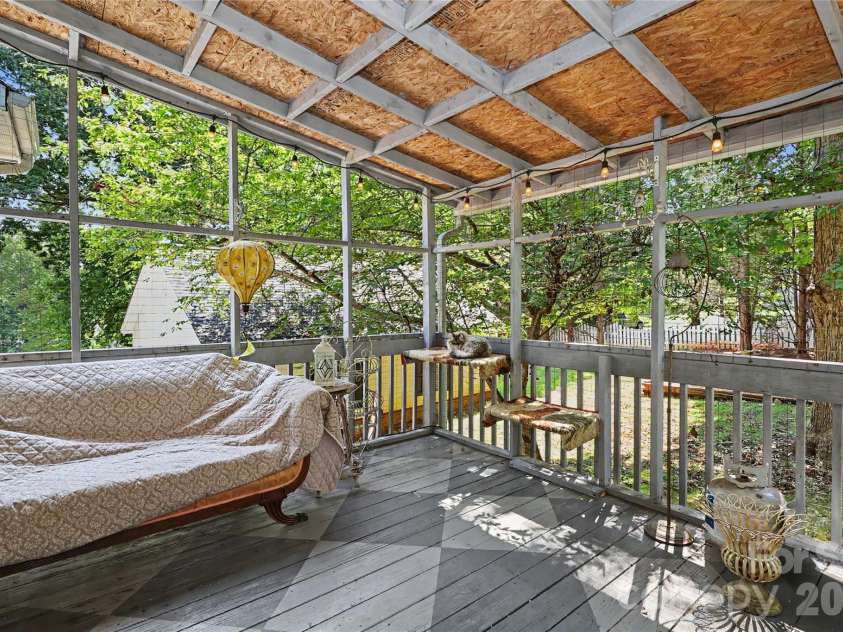 612 17th Avenue Drive, Hickory, NC 28602.  MLS# CAR4403374, YatesRealty ID 30750. Back Screened In Porch
