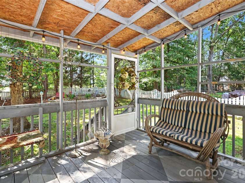 612 17th Avenue Drive, Hickory, NC 28602.  MLS# CAR4403374, YatesRealty ID 30750. Back Screened in Porch