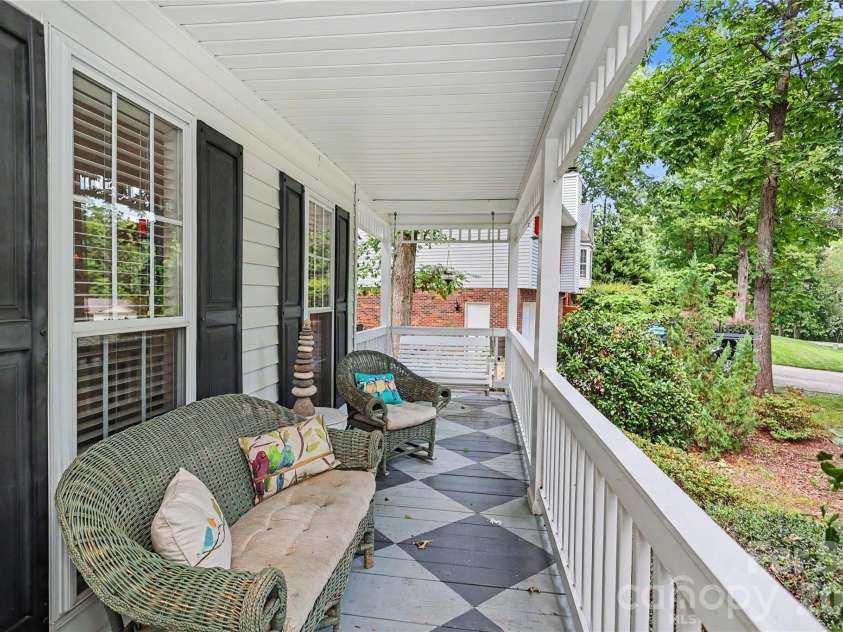 612 17th Avenue Drive, Hickory, NC 28602.  MLS# CAR4403374, YatesRealty ID 30750. Covered Front Porch