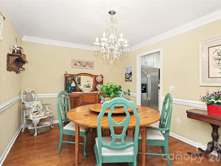 612 17th Avenue Drive, Hickory, NC 28602.  MLS# CAR4403374, YatesRealty ID 30750. Dining Room
