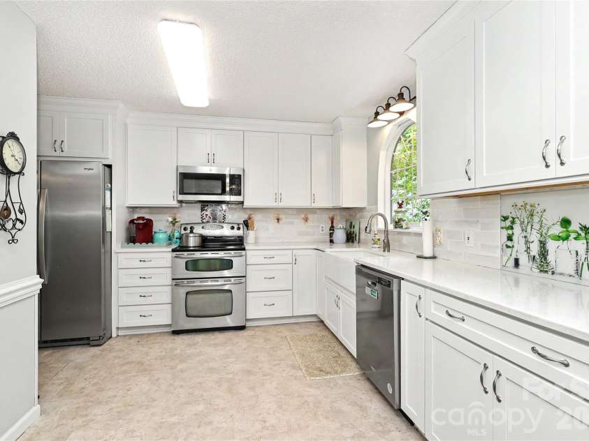 612 17th Avenue Drive, Hickory, NC 28602.  MLS# CAR4403374, YatesRealty ID 30750. Kitchen Ref. Included