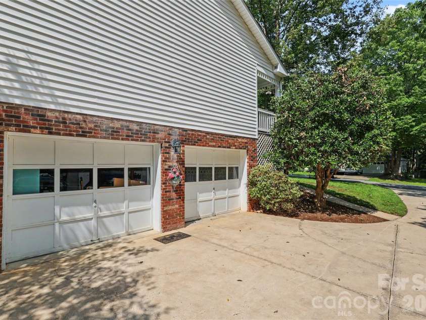 612 17th Avenue Drive, Hickory, NC 28602.  MLS# CAR4403374, YatesRealty ID 30750. Main House 2 Car Garage