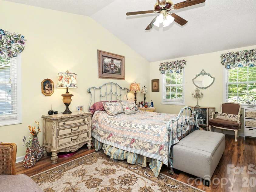 612 17th Avenue Drive, Hickory, NC 28602.  MLS# CAR4403374, YatesRealty ID 30750. Primary Bedroom