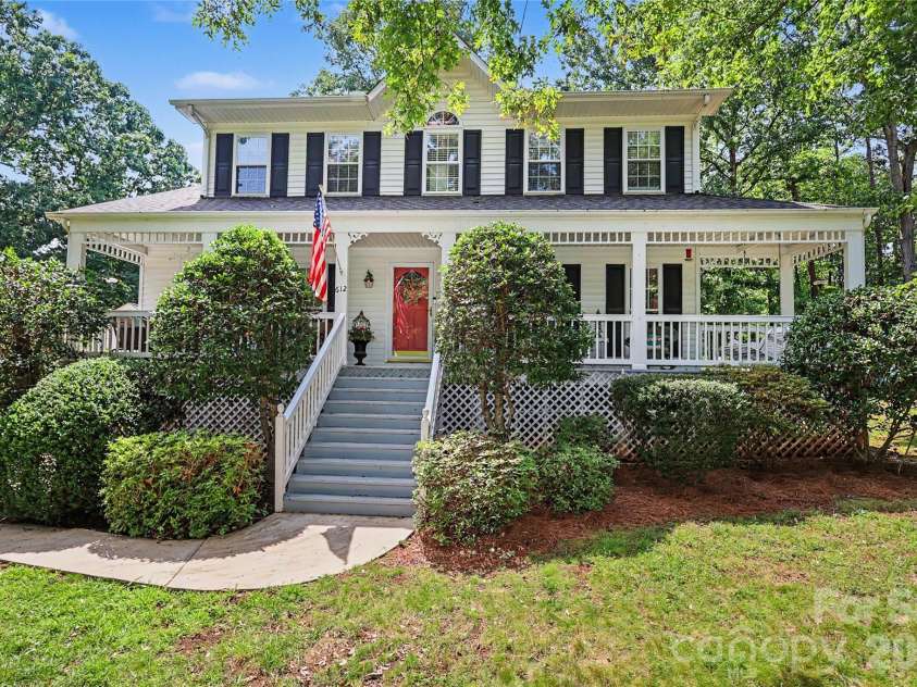 612 17th Avenue Drive, Hickory, NC 28602.  MLS# CAR4403374, YatesRealty ID 30750. Street View