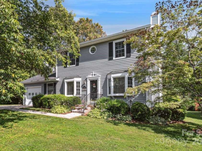 2 Westminster Drive, Asheville, NC 28804.  MLS# CAR4279716, YatesRealty ID 30751. 