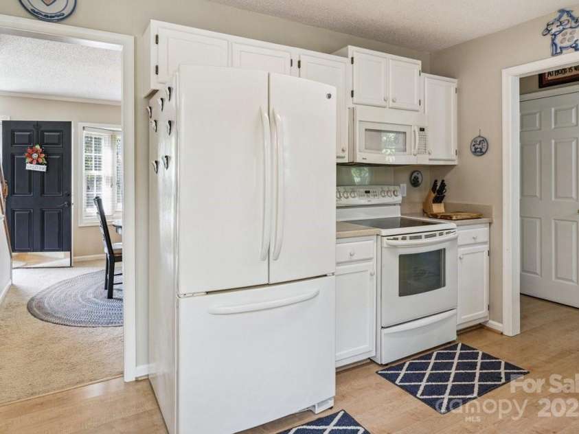 2 Westminster Drive, Asheville, NC 28804.  MLS# CAR4279716, YatesRealty ID 30751. 