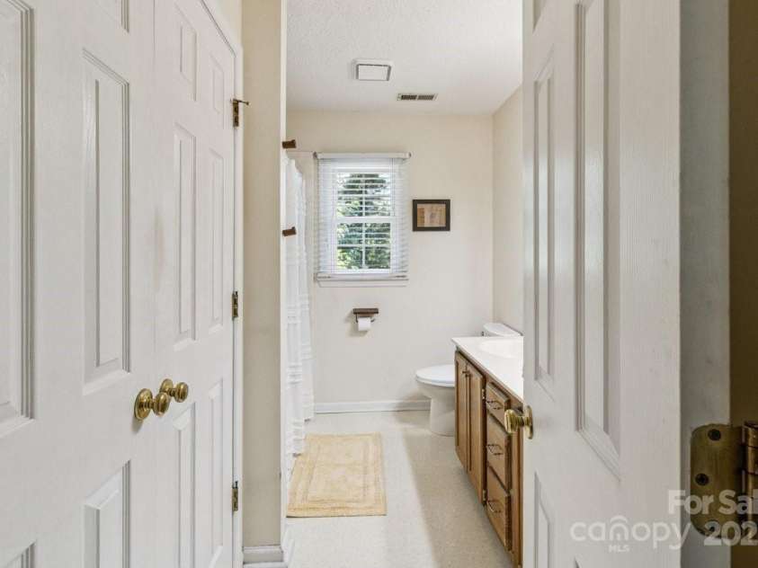 2 Westminster Drive, Asheville, NC 28804.  MLS# CAR4279716, YatesRealty ID 30751. 