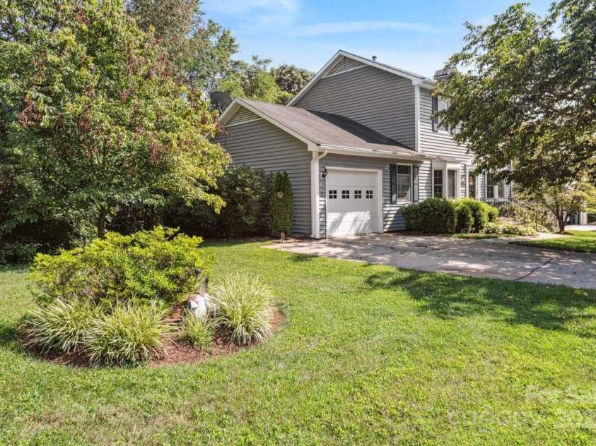 2 Westminster Drive, Asheville, NC 28804.  MLS# CAR4279716, YatesRealty ID 30751. 