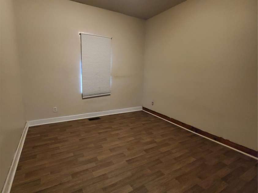 325 Goff Street, Charlotte, NC 28208.  MLS# CAR4393959, YatesRealty ID 30751. 