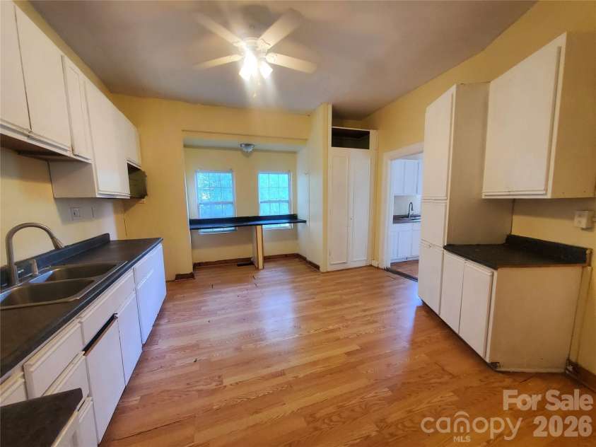 325 Goff Street, Charlotte, NC 28208.  MLS# CAR4393959, YatesRealty ID 30751. 