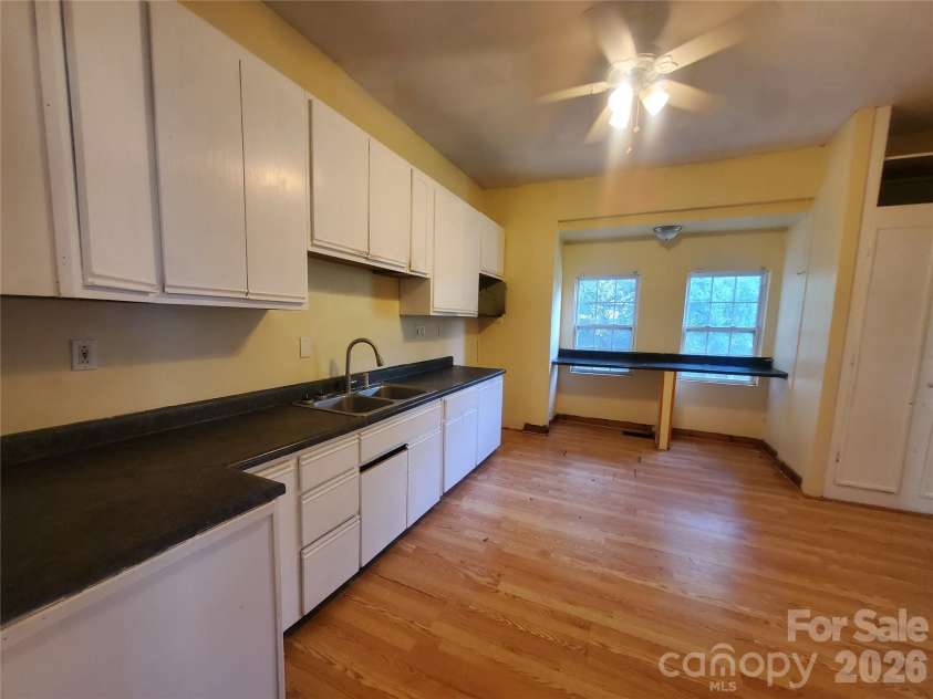 325 Goff Street, Charlotte, NC 28208.  MLS# CAR4393959, YatesRealty ID 30751. 
