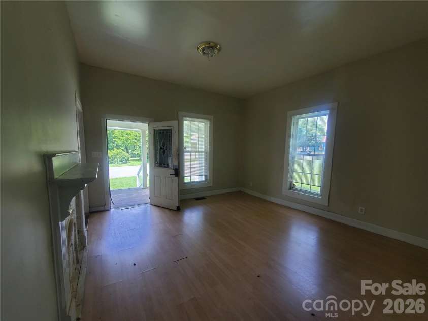 325 Goff Street, Charlotte, NC 28208.  MLS# CAR4393959, YatesRealty ID 30751. 