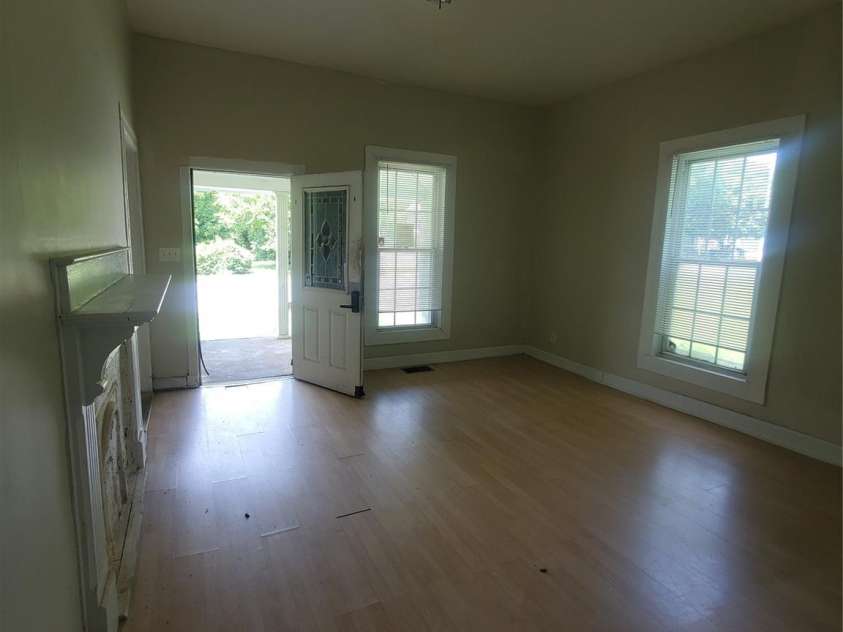 325 Goff Street, Charlotte, NC 28208.  MLS# CAR4393959, YatesRealty ID 30751. 