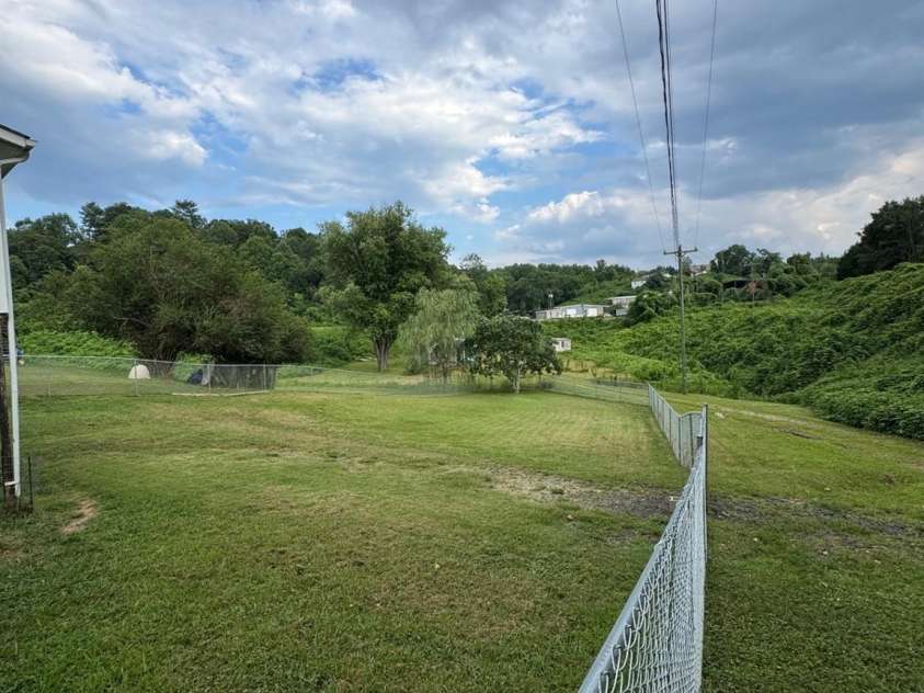 1045 Warren Place, Lenoir, NC 28645.  MLS# CAR4279397, YatesRealty ID 30752. 