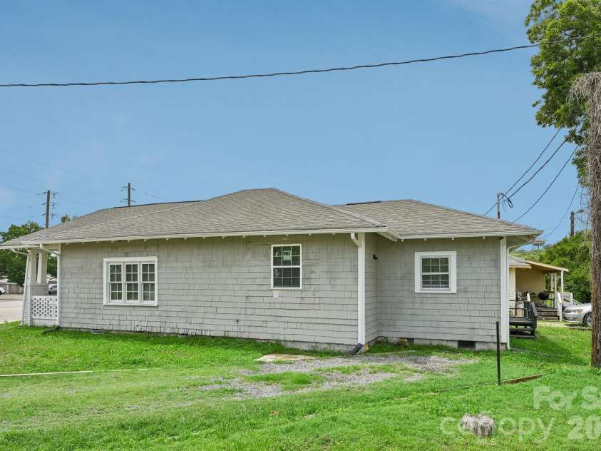 111 Church Street, Chester, SC 29706.  MLS# CAR4393960, YatesRealty ID 30752. 