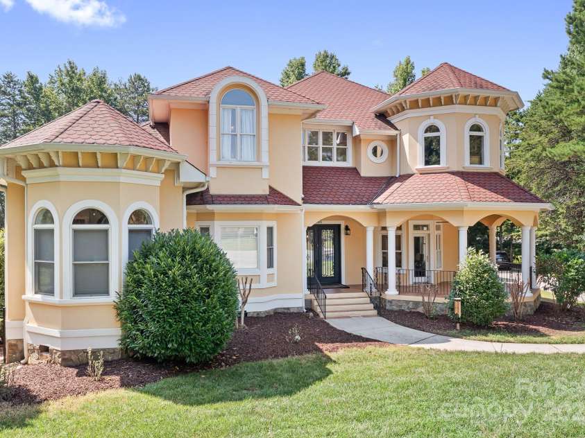 149 Vista Bluff Lane, Mooresville, NC 28117.  MLS# CAR4276049, YatesRealty ID 30753. 