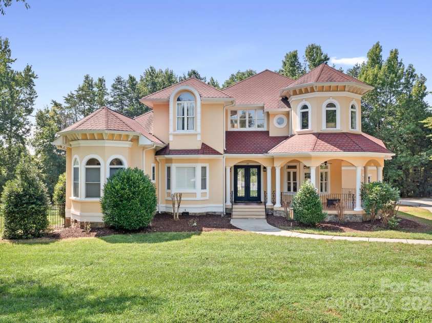 149 Vista Bluff Lane, Mooresville, NC 28117.  MLS# CAR4276049, YatesRealty ID 30753. 
