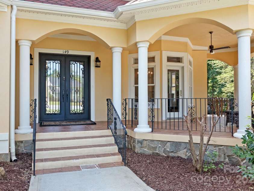 149 Vista Bluff Lane, Mooresville, NC 28117.  MLS# CAR4276049, YatesRealty ID 30753. 