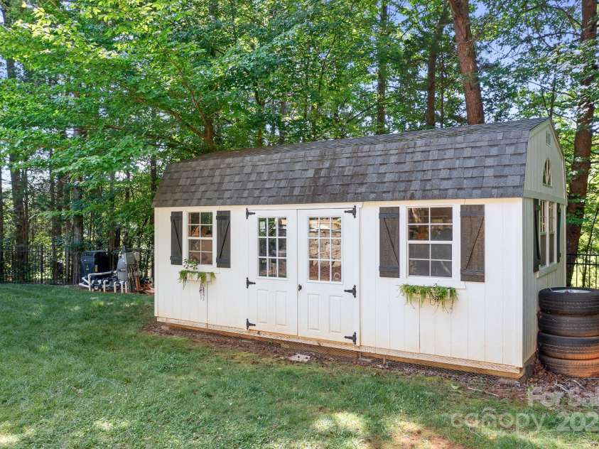 149 Vista Bluff Lane, Mooresville, NC 28117.  MLS# CAR4276049, YatesRealty ID 30753. 