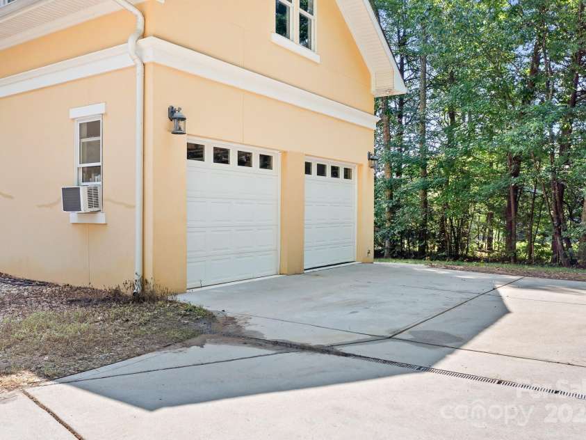 149 Vista Bluff Lane, Mooresville, NC 28117.  MLS# CAR4276049, YatesRealty ID 30753. 
