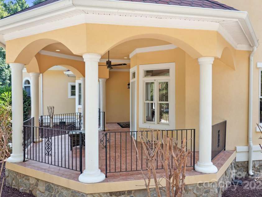 149 Vista Bluff Lane, Mooresville, NC 28117.  MLS# CAR4276049, YatesRealty ID 30753. 