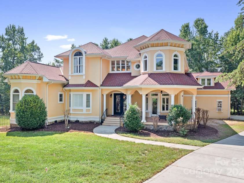149 Vista Bluff Lane, Mooresville, NC 28117.  MLS# CAR4276049, YatesRealty ID 30753. Front of the house