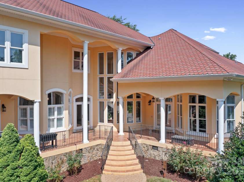 149 Vista Bluff Lane, Mooresville, NC 28117.  MLS# CAR4276049, YatesRealty ID 30753. Rear view of the house