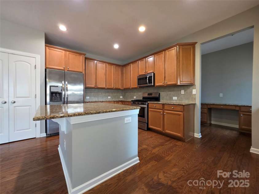 6005 Trailwater Road, Charlotte, NC 28278.  MLS# CAR4278335, YatesRealty ID 30754. 